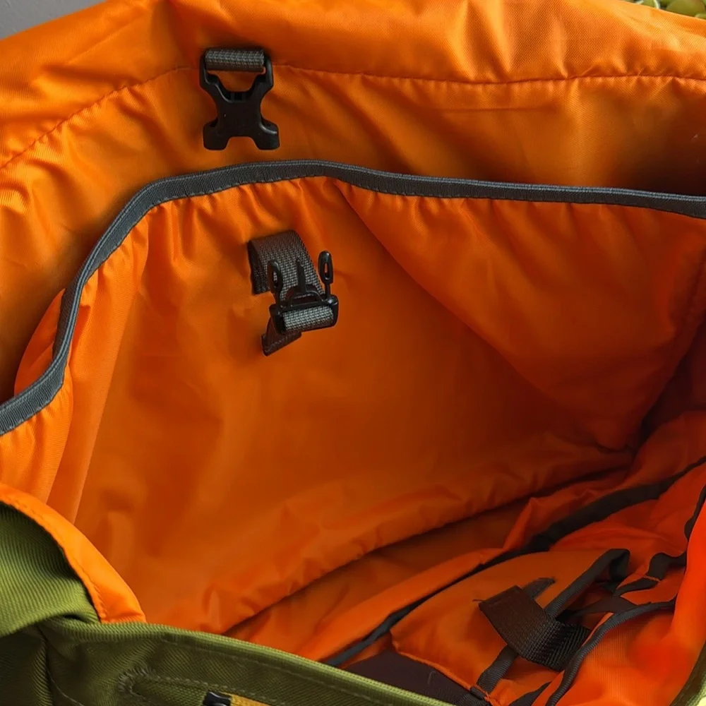 RARE Retired Style! Patagonia Half Mass 15L Messenger Bag in Green